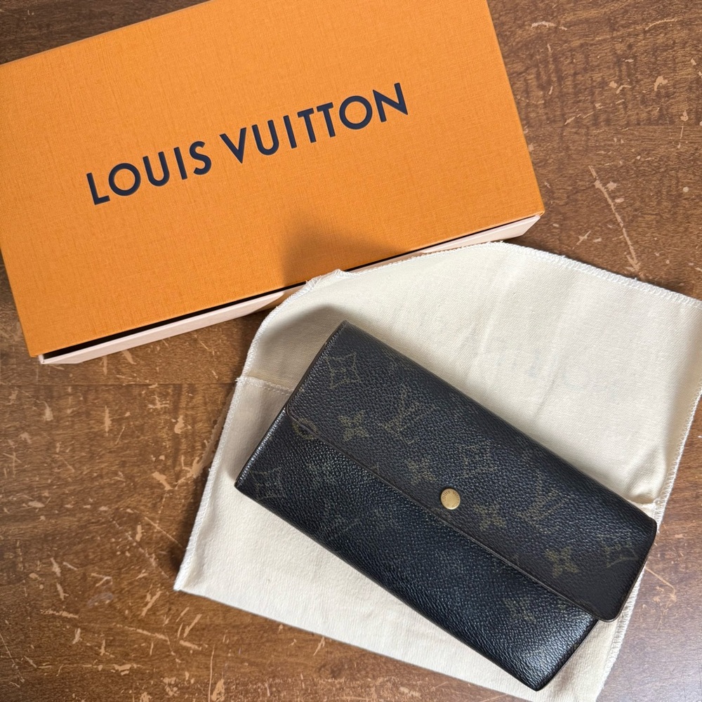 Louis Vuitton Monogram Coated Canvas
Wallet - Picture 5 of 13